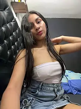 ManuelaEvans  online show from 10, 3, 2026