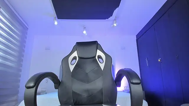 ManuelaEvans  online show from 11, 1, 2026