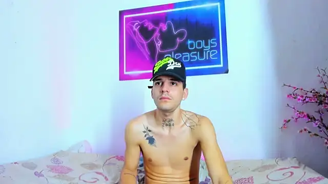 Snapshot of Hot_Max_1 chatting on 7, 4, 2026 Hot Max 1 online show from 7, 4, 2026