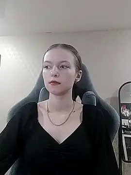 Snapshot of Yzi chatting on 23, 12, 2025 Yzi online show from 23, 12, 2025