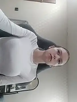 Snapshot of Yzi chatting on 22, 12, 2025 Yzi online show from 22, 12, 2025