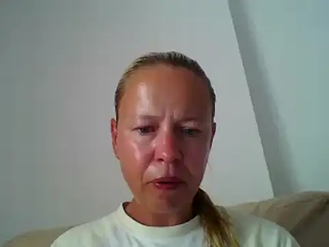 Snapshot of jennyblondeuk chatting on 6, 6, 2026 jennyblondeuk online show from 6, 6, 2026