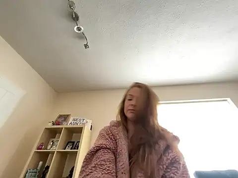 Snapshot of HollyHaze chatting on 28, 3, 2026 HollyHaze online show from 28, 3, 2026