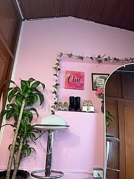  zoe bakerr online show from 30, 3, 2026