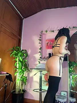  zoe bakerr online show from 16, 3, 2026