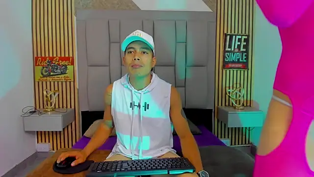 pleasureroomxx online show from 15, 1, 2026