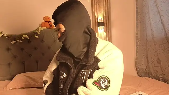 cute emmma online show from 19, 4, 2026