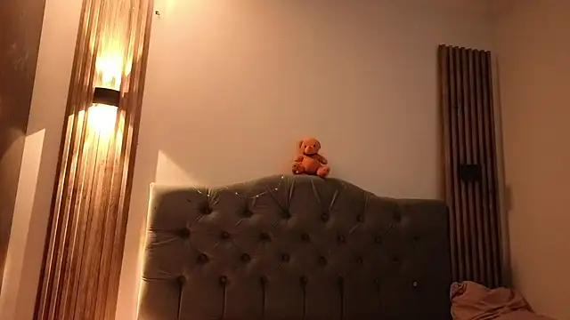 cute emmma online show from 15, 4, 2026