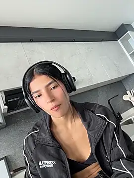 Snapshot of Ema_Rose_ chatting on 15, 6, 2026 Ema Rose online show from 15, 6, 2026