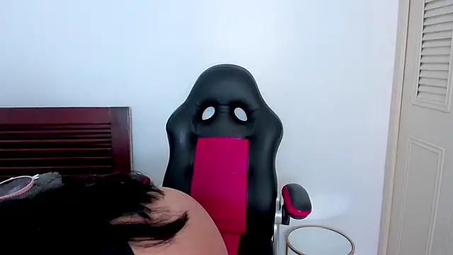 Megansweetcome online show from 12, 4, 2026