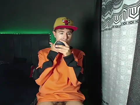 MAXIMILAINO-XXX online show from 5, 2, 2026