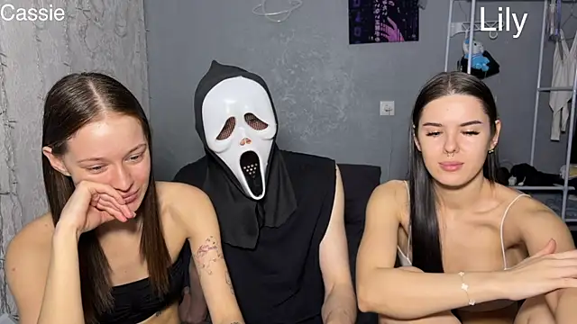 girls secrets online show from 2, 4, 2026