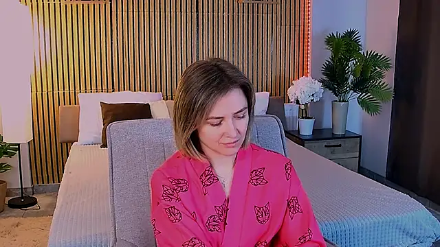 EmeraldGlow online show from 23, 4, 2026