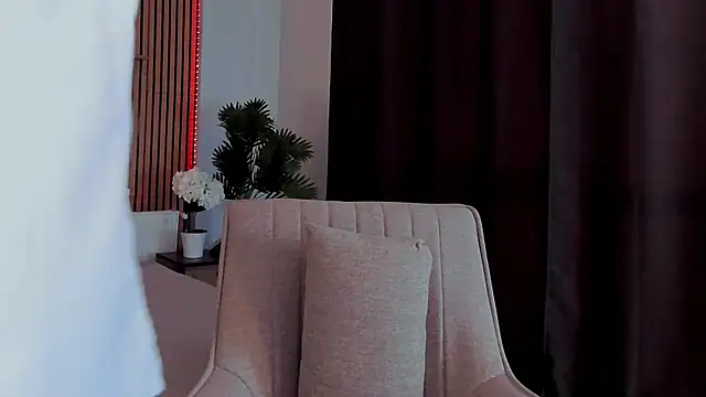 EmeraldGlow online show from 10, 4, 2026