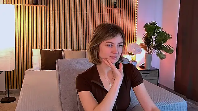 EmeraldGlow online show from 13, 4, 2026