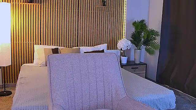 EmeraldGlow online show from 18, 4, 2026