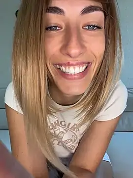Snapshot of SugarLily24 chatting on 18, 7, 2026 SugarLily24 online show from 18, 7, 2026