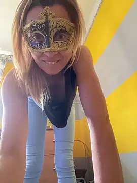 Snapshot of SexyMamiVee chatting on 9, 5, 2026 SexyMamiVee online show from 9, 5, 2026