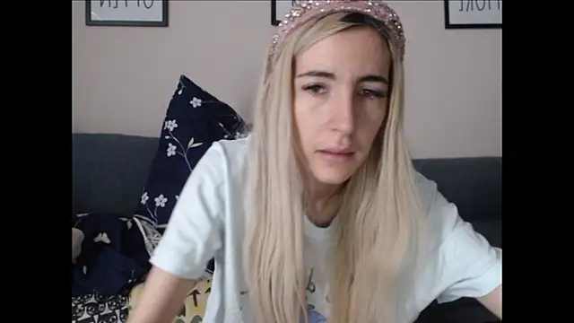 BarbieBlondieGirl online show from 17, 6, 2026