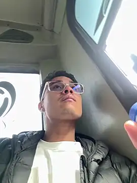 Latin Paisa Boy online show from 15, 4, 2026