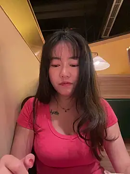 Molly-xiao online show from 4, 5, 2026