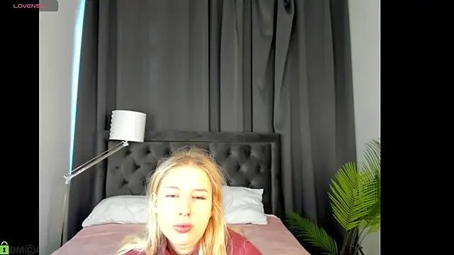 ChloeAlba online show from 18, 4, 2026
