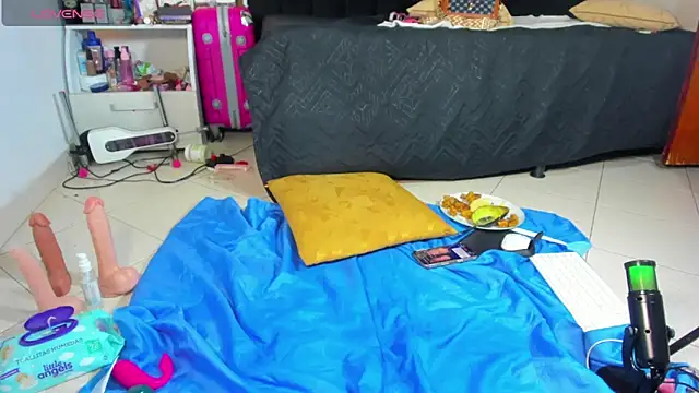 karen adamss online show from 27, 3, 2026