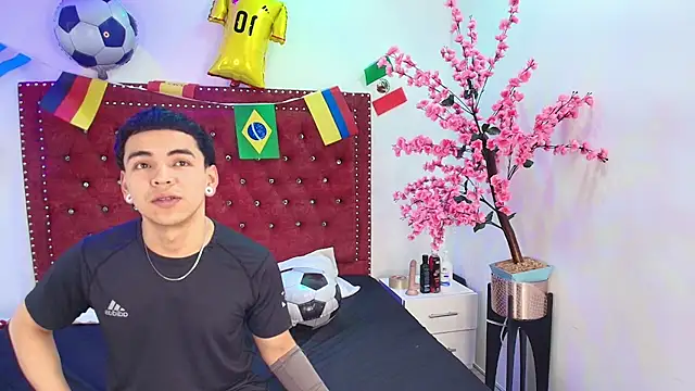 Snapshot of Jaden_and_sofia chatting on 25, 6, 2026 Jaden and sofia online show from 25, 6, 2026