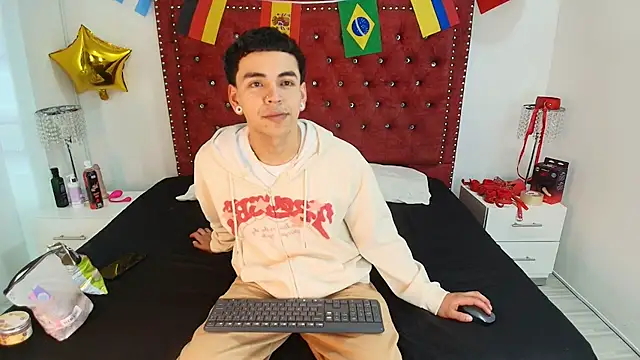 Snapshot of Jaden_and_sofia chatting on 9, 7, 2026 Jaden and sofia online show from 9, 7, 2026