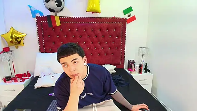 Snapshot of Jaden_and_sofia chatting on 30, 6, 2026 Jaden and sofia online show from 30, 6, 2026