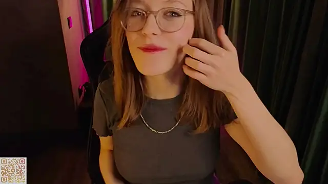 Snapshot of emmasday chatting on 6, 2, 2026 emmasday online show from 6, 2, 2026