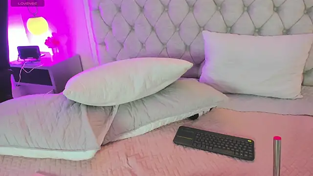 Chloe dolls18 online show from 6, 1, 2026