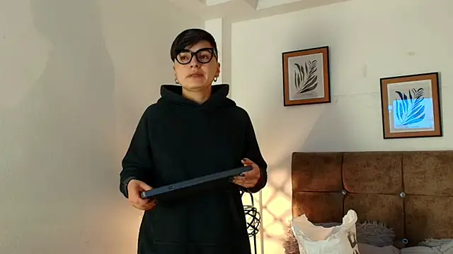 kat paradise online show from 15, 4, 2026