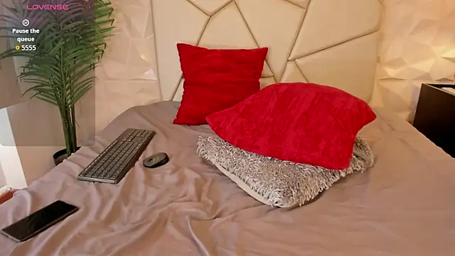 LittleZanee online show from 13, 1, 2026