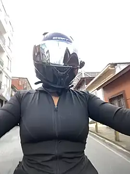 Scarlet auraa online show from 14, 4, 2026