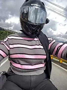 Scarlet auraa online show from 15, 4, 2026