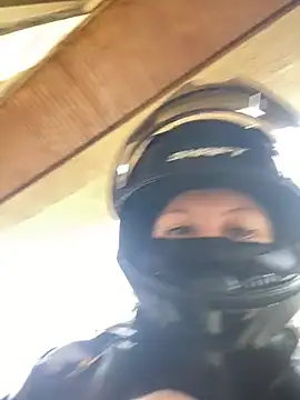 Scarlet auraa online show from 12, 5, 2026