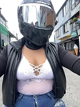 Scarlet auraa online show from 5, 2, 2026