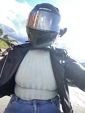 Scarlet auraa online show from 31, 3, 2026