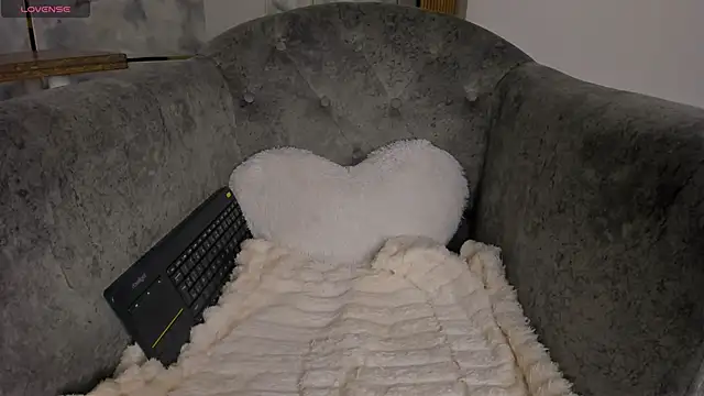 ElaRabbit online show from 6, 5, 2026