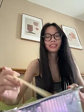 Snapshot of PetiteTight chatting on 18, 5, 2026 PetiteTight online show from 18, 5, 2026