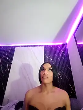 Isis Hot   online show from 2, 3, 2026