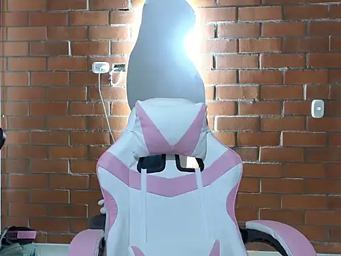 Daphne Grayy online show from 14, 4, 2026