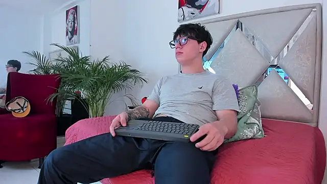 Liam saint online show from 9, 3, 2026