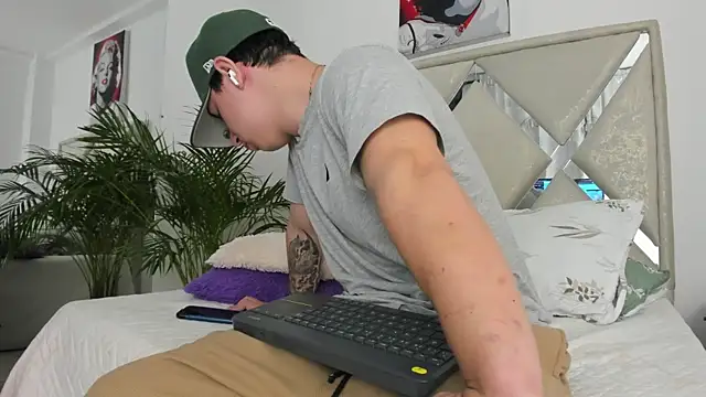 Liam saint online show from 24, 3, 2026