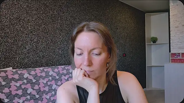 Amanda Luxe online show from 17, 7, 2026