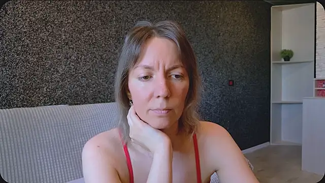 Amanda Luxe online show from 2, 7, 2026