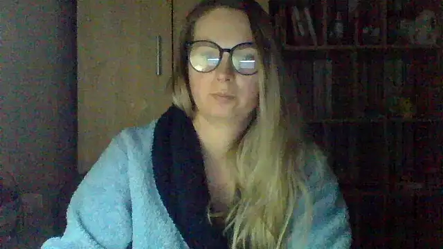 VikiLove765 online show from 10, 2, 2026