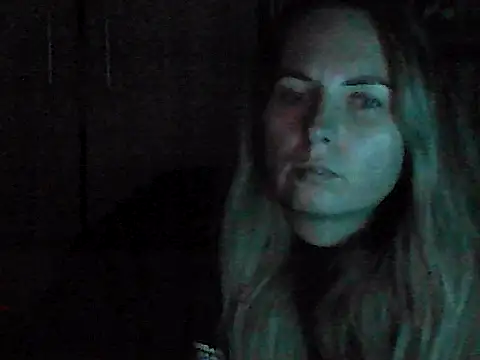 Snapshot of VikiLove765 chatting on 5, 1, 2026 VikiLove765 online show from 5, 1, 2026