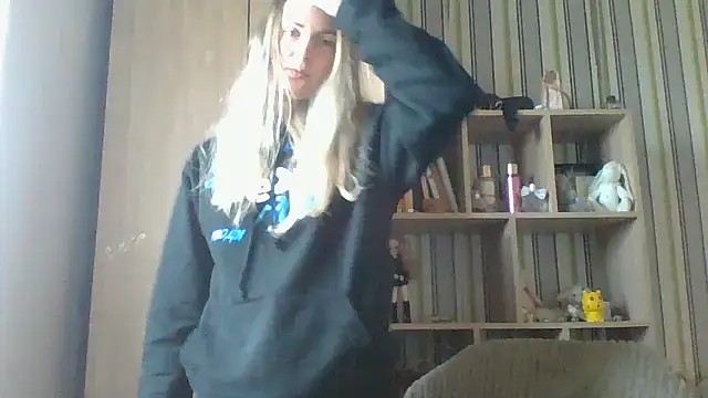 VikiLove765 online show from 13, 2, 2026